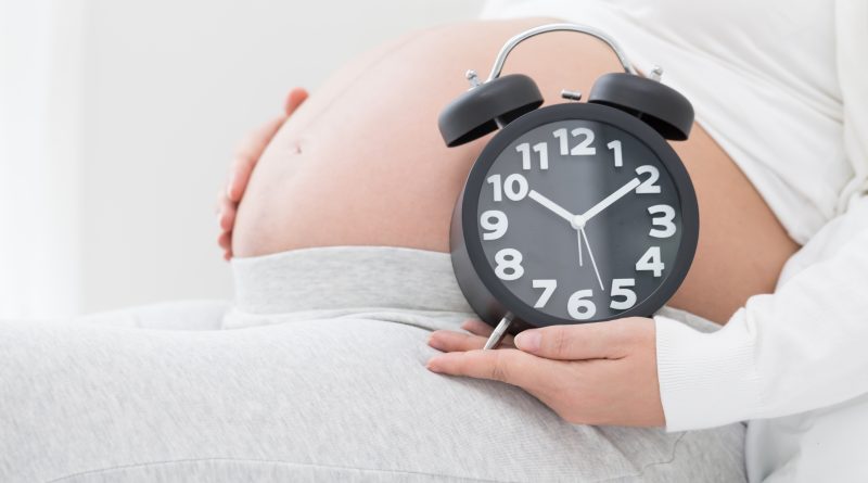 Parto induzido após gestação prolongada pode reduzir riscos ao bebê