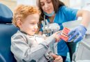 Estudo compara tratamentos para dentes apinhados em crianças